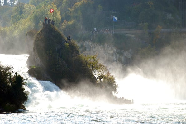 Nr. 206 / 11.10.10 / Neuhausen Rheinfall Aussichtspunkt auf Insel/ 3872 x 2592 / JPG-Datei