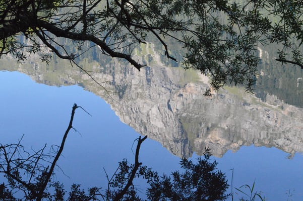 Nr. 220 / 08.09.12 / Klöntalersee, Spiegelung, Blick Richtung Nord / 6016 x 4000 / JPG-Datei