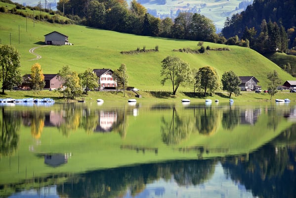 Nr. 227 / 2017 / Klöntalersee, Spiegelung 6016 x 4000 / JPG-Datei