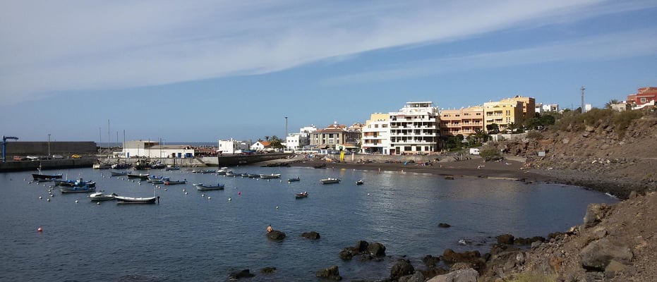 Vueltas, Hafen und Strand