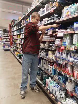 Leon Bernhardt bei Spar in St. Johann