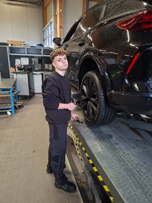 Luca Schober-Müller bei Autohaus Paier