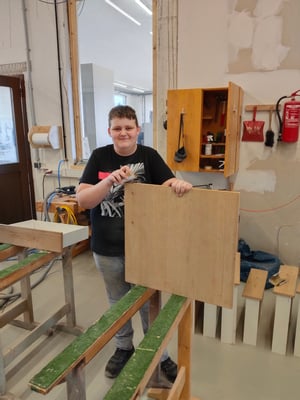 Marco Pommer bei der Tischlerei Prader