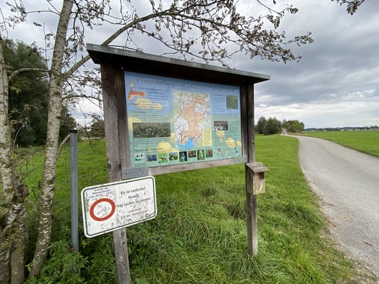 Die Beschilderung soll in den gesamten Loisach-Kochelsee-Mooren erneuert werden, © Birgit Weis