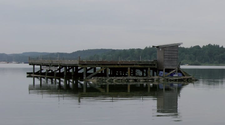 Brutfloß bei St. Heinrich 1991-2008 mit Beobachtungskabine, © Heribert Zintl