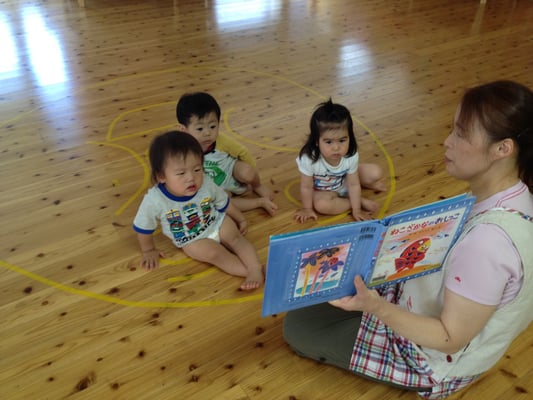 お昼寝前の読み聞かせ