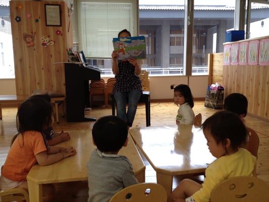 お昼寝前の紙芝居です