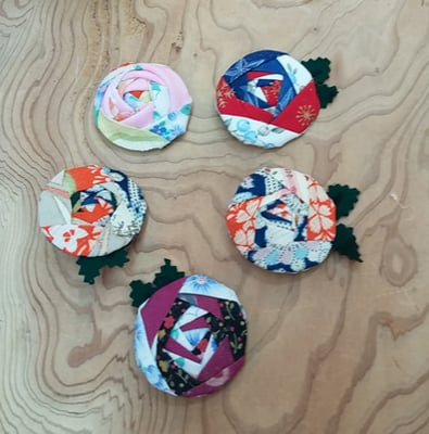 重ね布花ブローチ