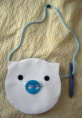 縫い体験おもちゃ。何度も作れるブタさんバック(紐通し練習おもちゃ)