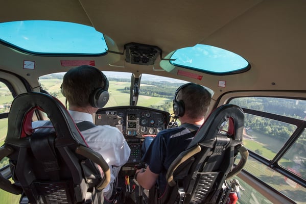Im Helikopter beim Flug 