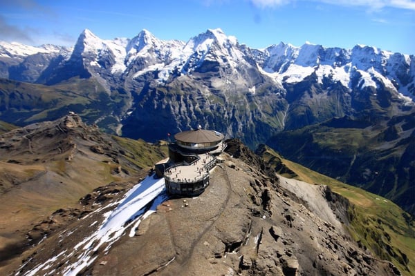 Schilthorn bei einem Helikopterflug