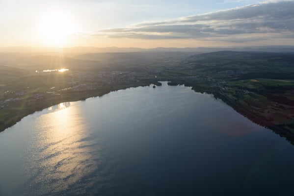Abendflug mit dem Hubschrauber 