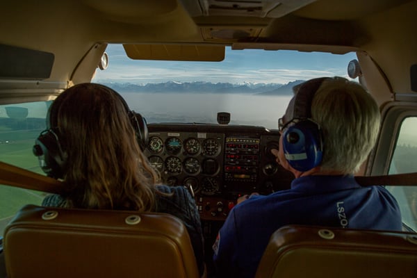 Cockpit bei Flugzeugrundflug 
