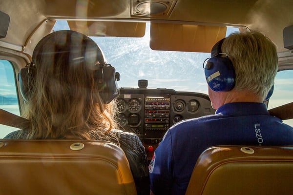 Fluggäste bei Rundflug 