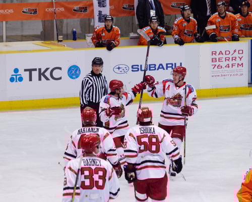 アイスバックス vs チャイナドラゴン: 鈴木選手のゴール