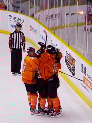 アイスバックス vs チャイナドラゴン: ディレイゴ選手のゴール