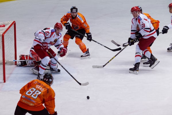 アイスバックス vs チャイナドラゴン: 寺尾選手のゴール