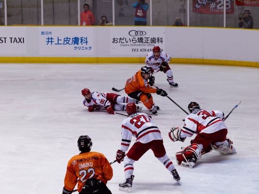 アイスバックス vs チャイナドラゴン: 岩本選手の単独突破