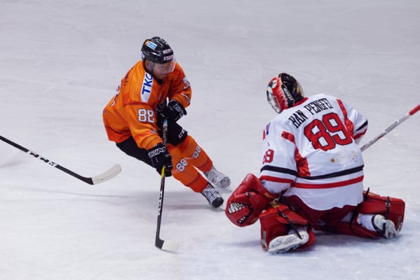 アイスバックス vs チャイナドラゴン: 寺尾選手のゴール