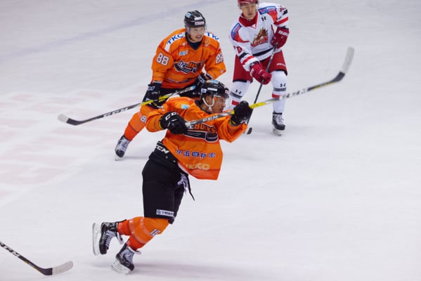 アイスバックス vs チャイナドラゴン: 古橋選手のゴール