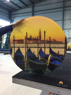 Modelo SIEZENHEIM. Impresión digital sobre cristal mesa en VIDRIOTEC (Murcia)