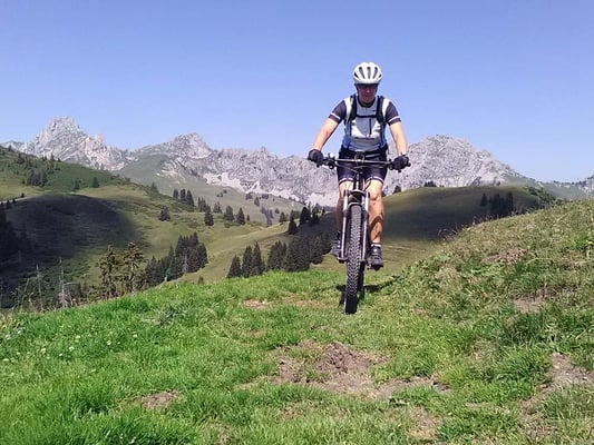 Mit dem E-Mountainbike unterwegs im Berner Oberland
