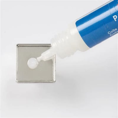 Etwas Leim in die Form geben (Beispielsbild Internet)