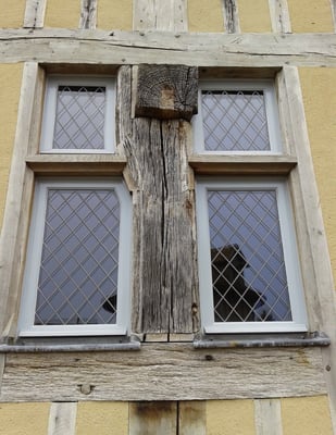 Fenêtres à vitrages plombs losangés 