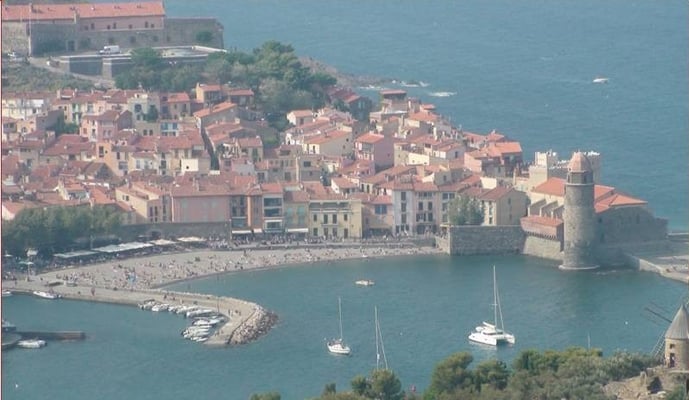 Vue du port depuis le château d'Elne