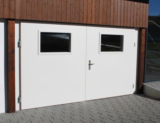 2-flügliges Garagentor isoliert