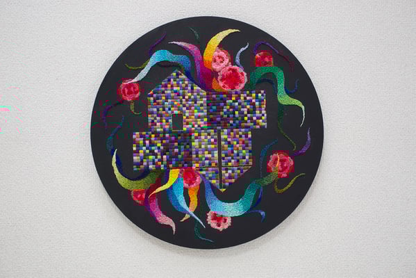 「蜜月」φ40cm、刺繍、アクリル、雲母