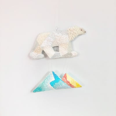 モビール「シロクマ」刺繍