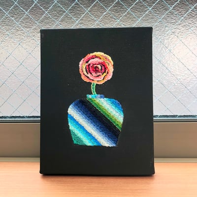 「flower vase」18×14cm、刺繍、アクリル、雲母