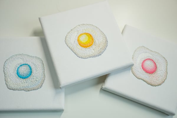 「目玉焼き/ピンク、ブルー」10×10cm、刺繍
