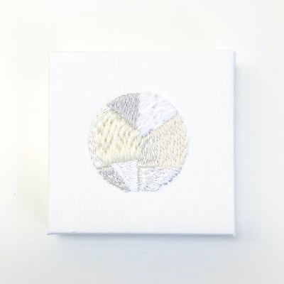 「正しい円」10×10cm、刺繍