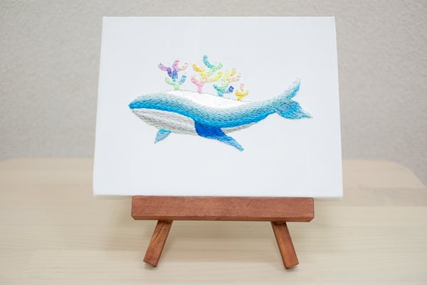 「クジラ」14×18cm、刺繍、アクリル