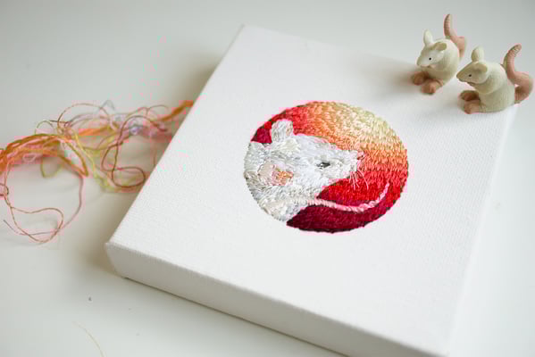 「ねずみ」10×10cm、刺繍