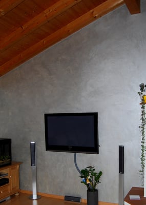 Wohnzimmerwand mit Dachschräge- silber