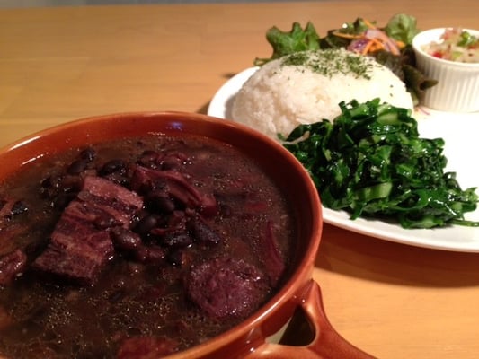 フェジョアーダ　ブラジルの国民食　黒豆と豚肉の煮込み。