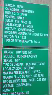 Tarjeta en acrilico fino marcada con impresion laser