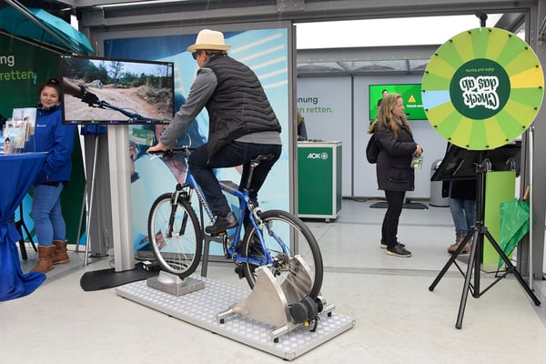 MountainbikeSimulator für eine Roadshow in einem Event-Container