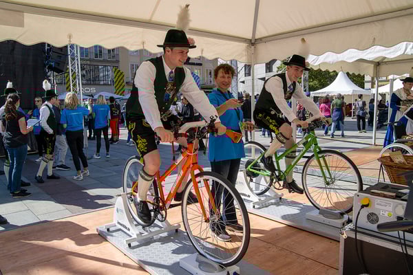Die bayerischen Energietage in München mit Umweltbikes am Stand des Wirtschaftsministeriums