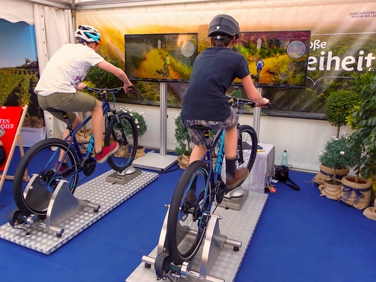 Mountainbikesimulatoren mit Virtual-Reality-Software