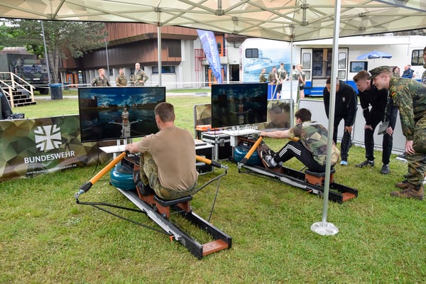 Ruder-Simualtor am Stand der Bundeswehr