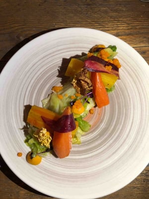 Natürlich geht es dabei auch immer um den Genuss der Lebensmittel, so gibt es bei vielen Veranstaltungen begleitende Menüs, die die mitgebrachten Lebensmittel enthalten.