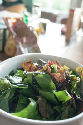 Bunte Mangoldblätter für die Polenta.