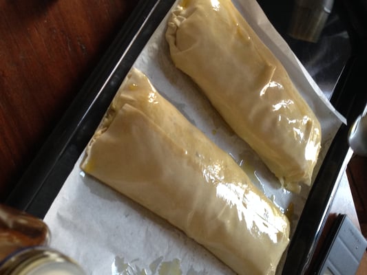 Der Rosmarin aus dem vorangegangene Bild versteckt sich hier in den Kartoffelstrudeln.