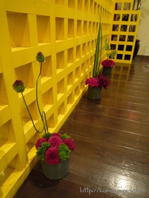 生け込み：床に小さなアレンジを