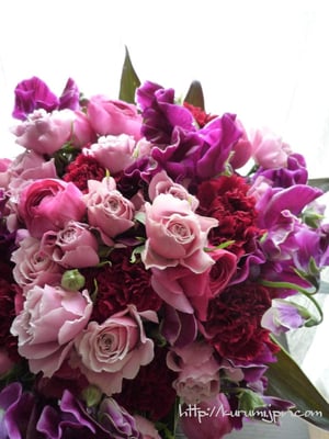 花束：ピンクから紫へのグラデーションを楽しんで。（ブーケタイプ）