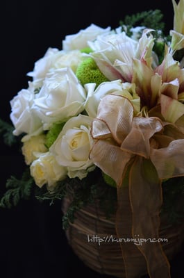 アレンジメント：洋菓子屋さんの開店御祝いに。